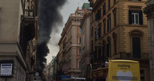 Imaginea articolului Un autobuz de pasageri a explodat în Roma, ca urmare a unui incendiu - FOTO, VIDEO