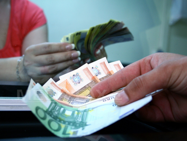 Imaginea articolului Cursul BNR a urcat la 4,4916 lei/euro. Monedele din regiune se depreciază după violenţele din Ucraina