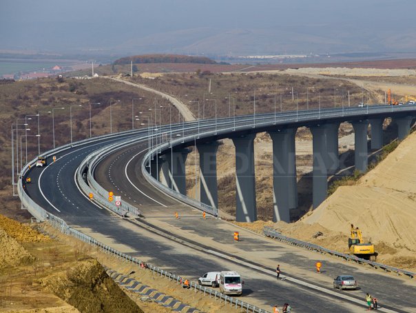Imaginea articolului CNADNR deschide 56 km de autostradă în acest an, mai puţin de jumătate faţă de 2013. Estimarea pentru anul  2015: 17 km