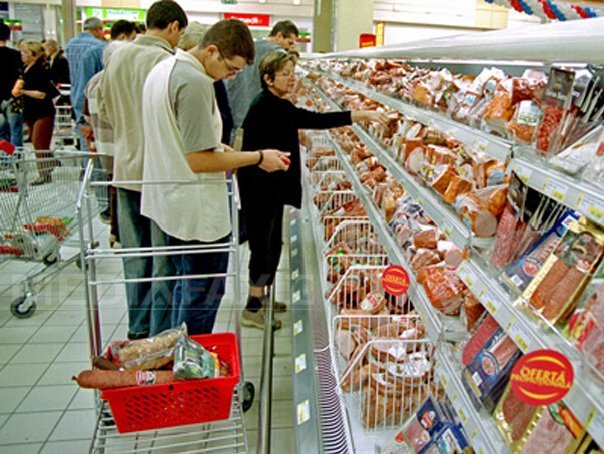 Imaginea articolului Posibile practici anticoncurenţiale la Auchan, Carrefour, Cora şi Kaufland