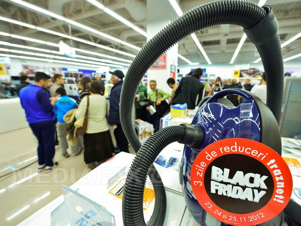 Imaginea articolului BLACK FRIDAY 2014: 4,7 milioane de români aşteaptă Vinerea Neagră. Ce conţin listele de cumpărături