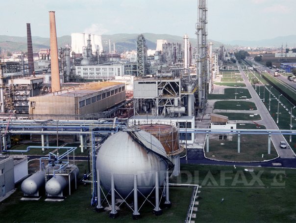 Imaginea articolului OMV Petrom va demola instalaţii ale rafinăriei Arpechim pentru a construi depozite de carburanţi