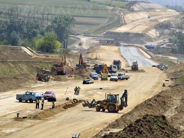 Imaginea articolului CNADNR a semnat contractul pentru revizuirea studiului de fezabilitate al autostrăzii Sibiu-Piteşti