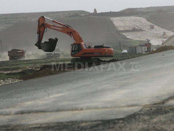 Imaginea articolului Lotul al treilea al autostrăzii Sibiu-Orăştie va rămâne închis până în iunie 2016, cu şase luni mai mult decât fusese anunţat 