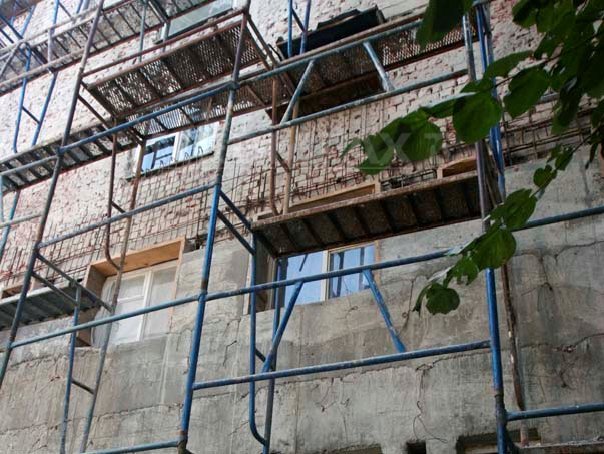 Imaginea articolului STUDIU: 40% din locuinţele din România au nevoie de reparaţii, mai mult de jumătate de intervenţii urgente, 33% nu au toalete proprii