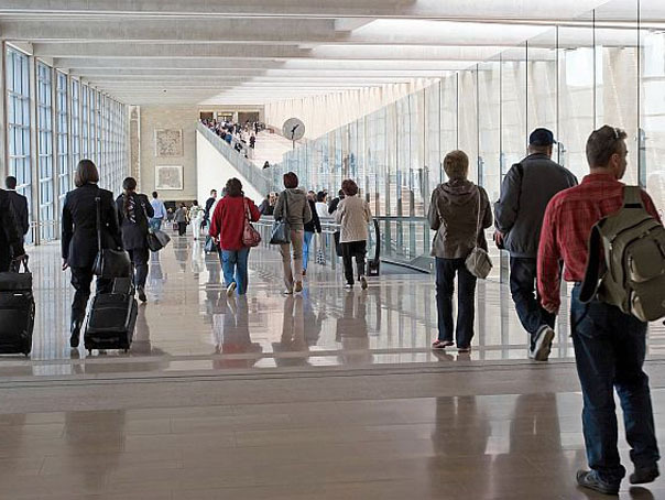 Imaginea articolului Cât cheltuiesc turiştii străini care ajung în România. Majoritatea vin, cu avionul, în interes de serviciu