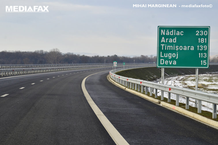 Imaginea articolului Autostrada Transilvania, la un deceniu de la prima panglică tăiată: Are mai puţin de 80 de km, iar cele două sectoare date în folosinţă nu sunt legate între ele