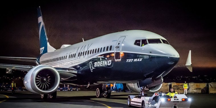 Imaginea articolului Boeing se confruntă cu neîncrederea companiilor, după a doua prăbuşire în mai puţin de cinci luni/ Avioanele 737 MAX 8, menţinute la sol în mai multe state | VIDEO
