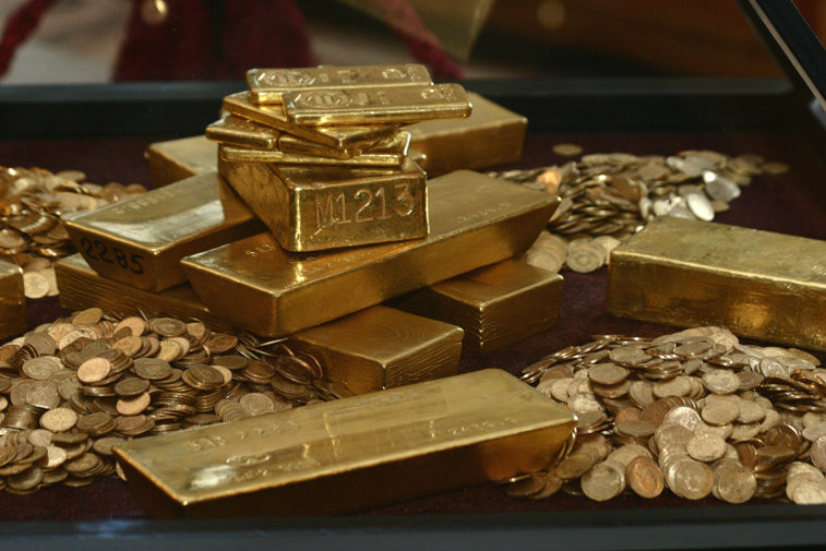 Imaginea articolului Aurul şi dolarul ating noi maxime la Bucureşti. Cresc iar ratele la creditele în franci elveţieni