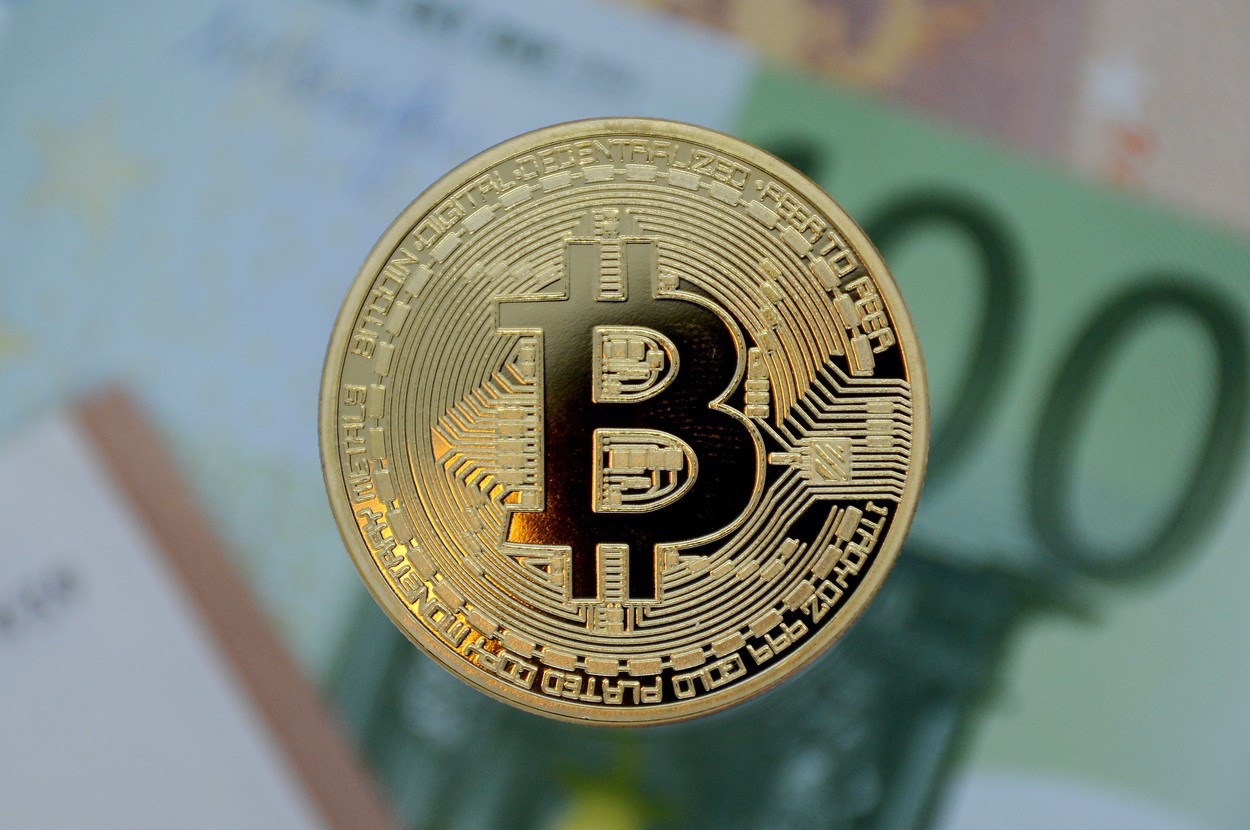 Merită să investești 100 de euro în bitcoin?