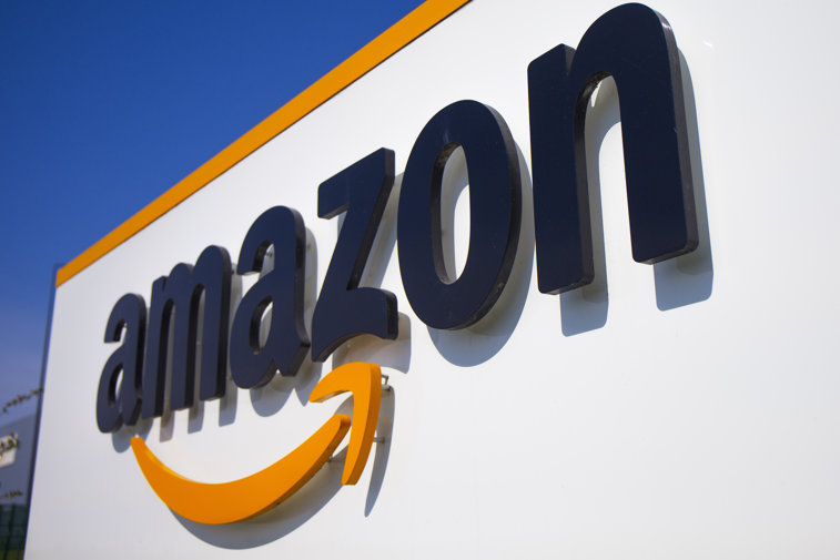 Imaginea articolului Jeff Bezos deschide şampania: Profitul Amazon a fost dublu faţă de aşteptări
