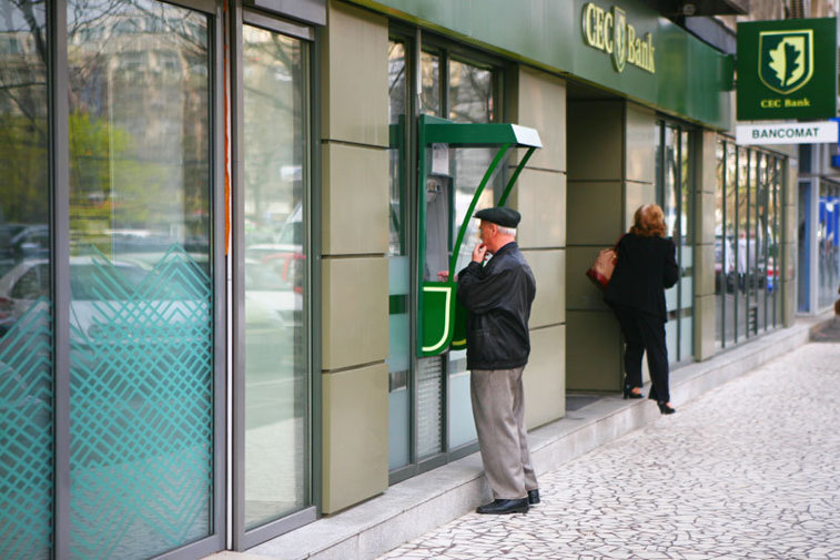 Imaginea articolului CEC Bank adoptă o soluţie prin care clienţii băncii pot retrage numerar fără card de la bancomate 