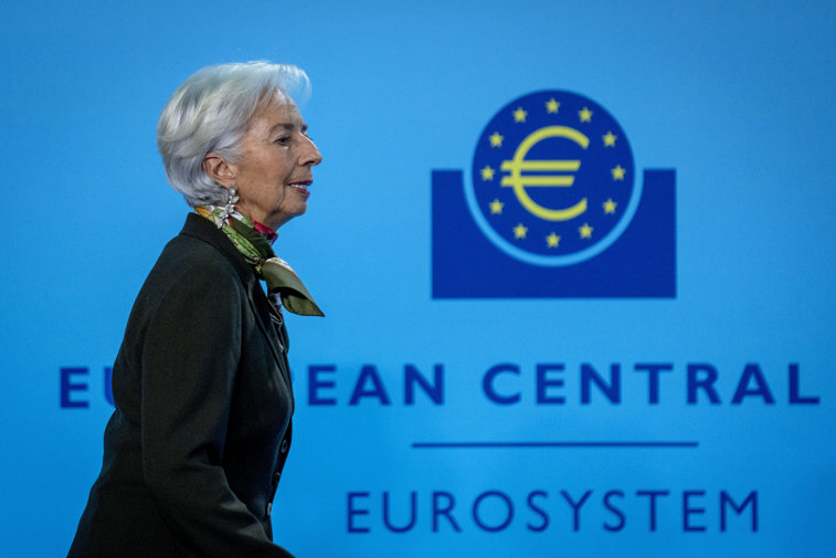 Imaginea articolului Christine Legarde spune că BCE ar putea începe campania de reducere a ratelor dobânzilor în vară