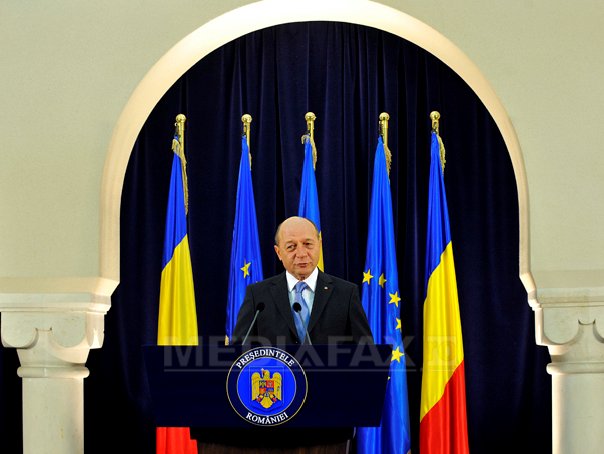 Imaginea articolului Băsescu: Îl invit pe Ponta să fie cinstit. În această epocă nu poţi să spui una în ţară şi alta în străinătate. Doar Nicolae Ceauşescu a crezut că poate face asta