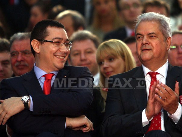 Imaginea articolului Premierul Victor Ponta spune că se bucură de eliberarea condiţionată a lui Adrian Năstase