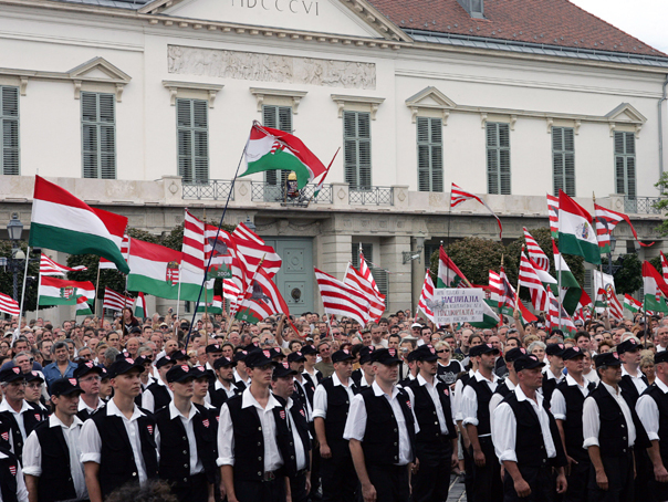 Imaginea articolului Patru cetăţeni ungari, printre care doi membri Jobbik, au primit INTERDICŢIE un an în România 