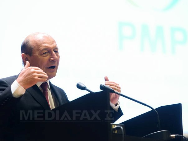 Imaginea articolului Băsescu i-a îndemnat pe membrii PMP să aibă moralul ridicat, să susţină independenţa justiţiei
