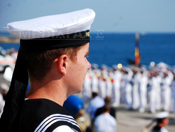 Imaginea articolului Oprea, la Ziua Marinei: Marinarii români, o carte de vizită a ţării noastre în lume. Duşa: O manifestare de suflet prin care cinstim curajul şi vitejia marinarilor - FOTO