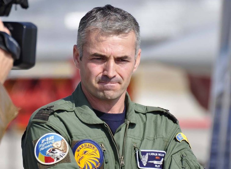 Imaginea articolului EXCLUSIV: Comandorul Cătălin Micloş, şeful Escadrilei 53 Vânătoare: Visul meu: escadrile de F-16 puternice, pentru apărarea eficientă a României / Catapultarea face parte din această meserie. Evident, te întrebi «de ce mie?»
