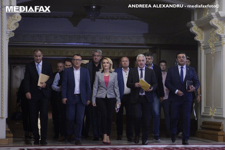 Imaginea articolului CEx al PSD, convocat luni la Parlament. Adrian Ţuţuianu şi Gabriela Firea ar putea în vizorul liderilor de partid