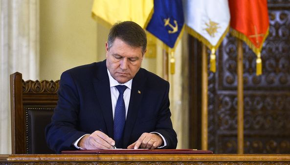 Imaginea articolului Klaus Iohannis a semnat, miercuri, mai multe decrete privind desfiinţarea unor universităţi