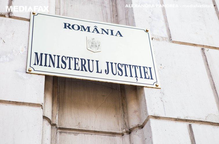 Imaginea articolului Ministerul Justiţiei trebuie să plătească salarii de 390 de milioane de euro magistraţilor. Predoiu spune că au fost câştigate în instanţă 