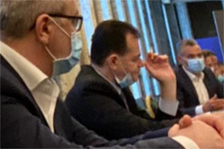 Imaginea articolului O nouă poză cu Ludovic Orban fumând la Palatul Victoria, chiar de Ziua Mondială fără Tutun