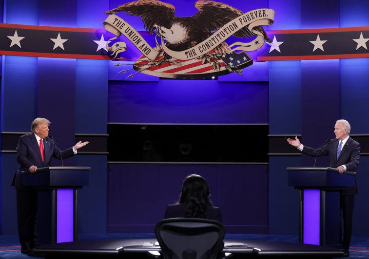 Imaginea articolului Au fost discuţii aprinse pe prima temă a dezbaterii electorale dintre Donald Trump şi Joe Biden. De ce s-au contrazis politicienii