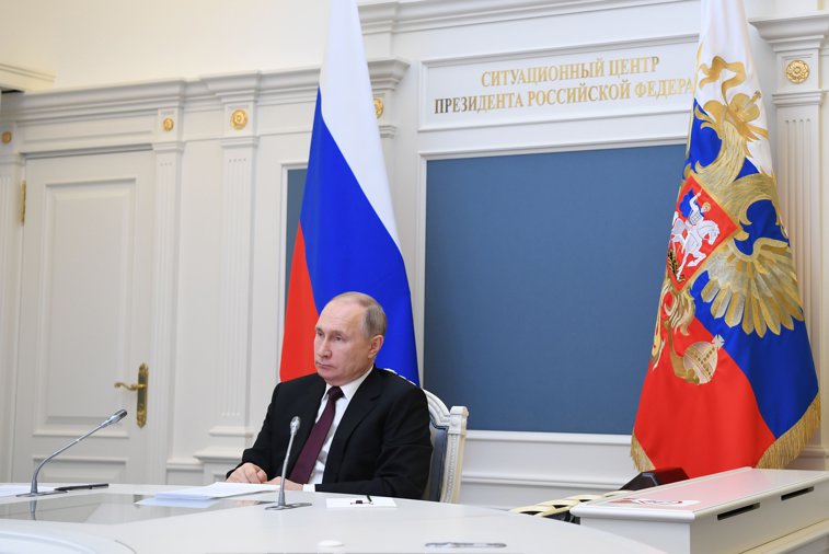 Imaginea articolului Vladimir Putin aprobă colaborarea cu Astrazeneca. Parteneriatul va permite descoperirea unor noi remedii,dar şi perfecţionarea unui vaccin pentru Coronavirus
