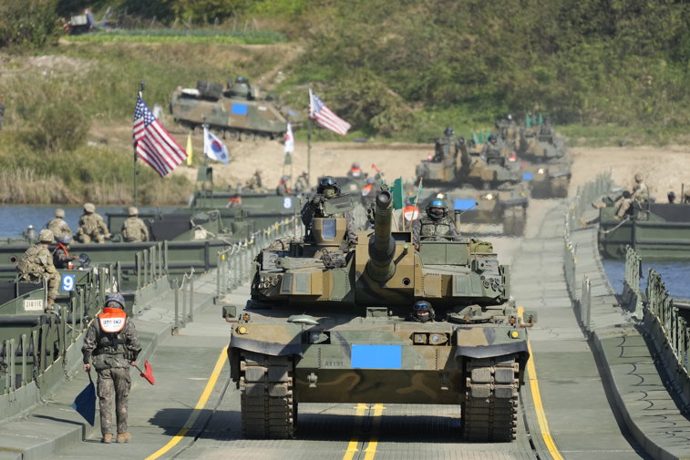 Imaginea articolului Ministrul Apărării: România nu vrea doar obuziere din Coreea, este interesată şi de un nou tanc şi o maşină de luptă a infanteriei
