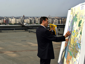 Orban şi-a prezentat programul pentru Capitală de pe acoperişul Palatului CFR (Imagine: Mediafax Foto)