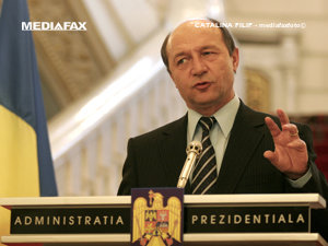Băsescu face apel la cetăţeni să se prezinte la vot (Imagine: Mediafax Foto)