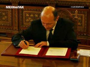 Băsescu i-a scris lui Olteanu, nemulţumit că se întârzie procedura la Mitrea şi Năstase (Imagine: Mediafax Foto)