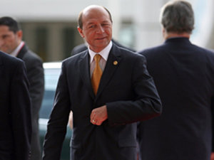 Traian Băsescu a plecat într-un turneu diplomatic (Imagine: Mediafax Foto)