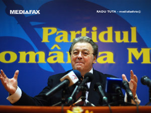 Vadim Tudor, pregătit să-şi ţină conferinţele în Cişmigiu (Imagine: Mediafax Foto)