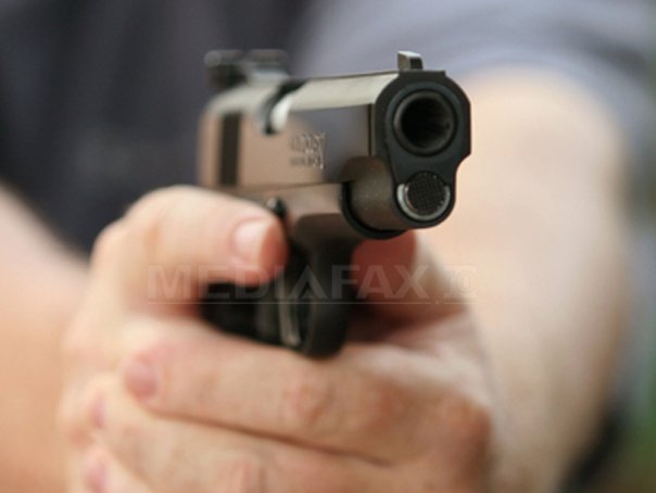 Imaginea articolului Şeful Poliţiei Dâmboviţa: Poliţistul care şi-a împuşcat iubita avea dreptul să poarte arma şi în timpul liber