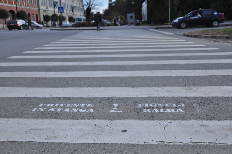 Imaginea articolului Mesaje bilingve de avertizare pe trecerile de pietoni din Sfântu Gheorghe - FOTO