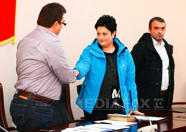 Imaginea articolului Noul prefect de Buzău Maria Buleandră a depus jurământul în costum de schi