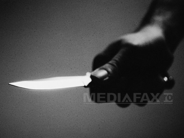 Imaginea articolului Hunedoara: Un turist polonez a atacat cu un cuţit şoferii unui autocar, apoi s-a sinucis
