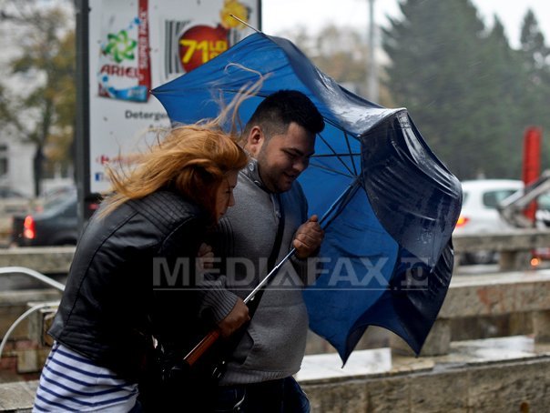 Imaginea articolului COD GALBEN de ploi şi vijelii în 20 de judeţe şi Bucureşti. HARTA zonelor afectate