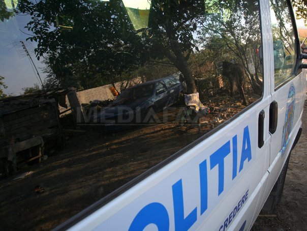 Imaginea articolului Valiză suspectă, găsită în faţa unei bănci din Arad. Forţele de ordine intervin