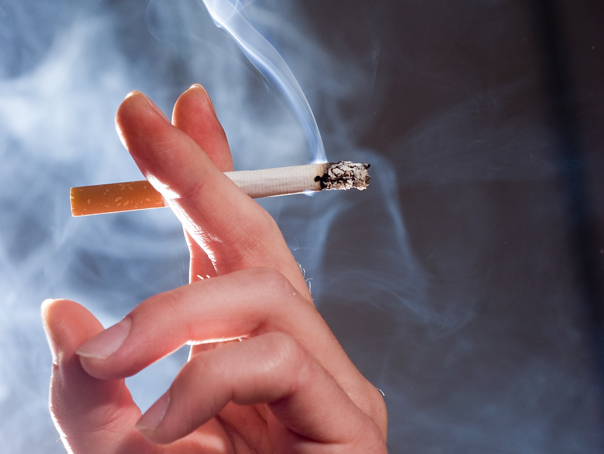Imaginea articolului Sănătatea vrea taxă mai mare la tutun şi alcool pentru a-i convinge pe fumători să renunţe la ţigări