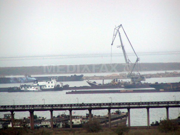Imaginea articolului O barjă care transporta 847 de tone de îngrăşământ agricol s-a scufundat în apropiere de Moldova Veche