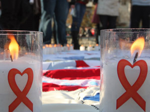 Imaginea articolului Candele aprinse pentru fiecare bolnav de SIDA care a murit în România, duminică, în Herăstrău