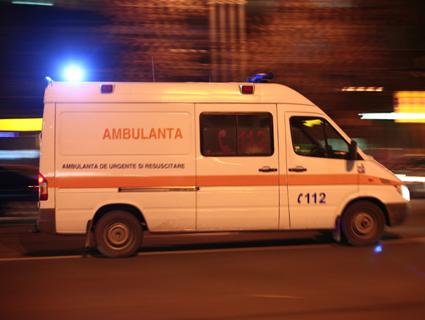 Imaginea articolului Ambulanţă lovită de un autoturism pe Calea Moşilor. O asistentă uşor rănită