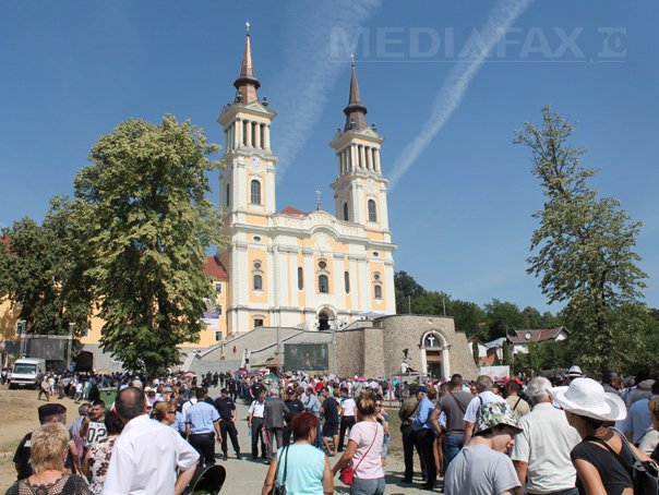 Imaginea articolului Mii de oameni, printre care şi numeroşi oficiali europeni, la inaugurarea parţială a Mănăstirii Maria Radna