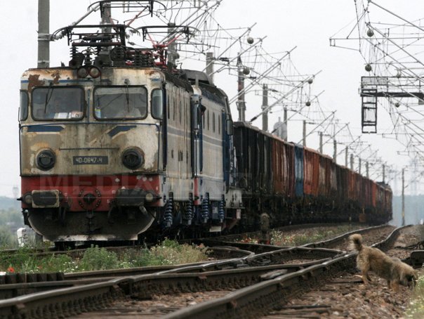 Imaginea articolului Traficul feroviar Caransebeş-Timişoara, blocat după ce vagoane ale unui tren de marfă au deraiat