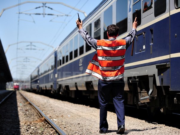 Imaginea articolului Traficul feroviar, BLOCAT în continuare în Caraş-Severin: Mai multe trenuri, anulate sau deviate