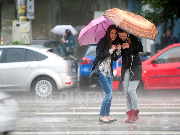 Imaginea articolului INFORMARE METEO: Ploi şi vijelii în toată ţara, până sâmbătă