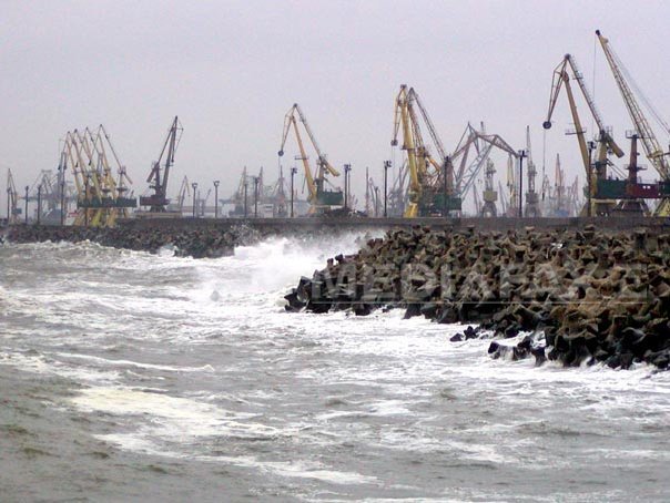Imaginea articolului Porturile navale şi fluviale din Constanţa au fost închise din cauza vântului puternic